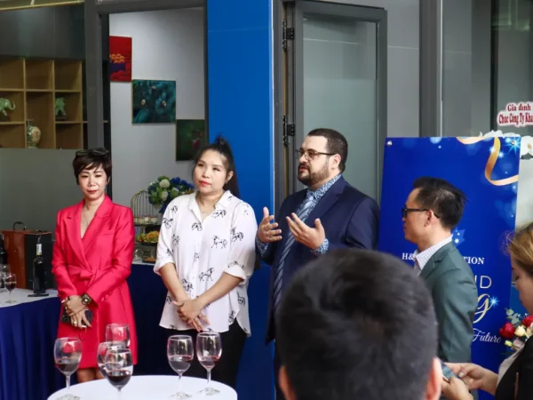 Ban lãnh đạo và cố vấn H&L Immigration